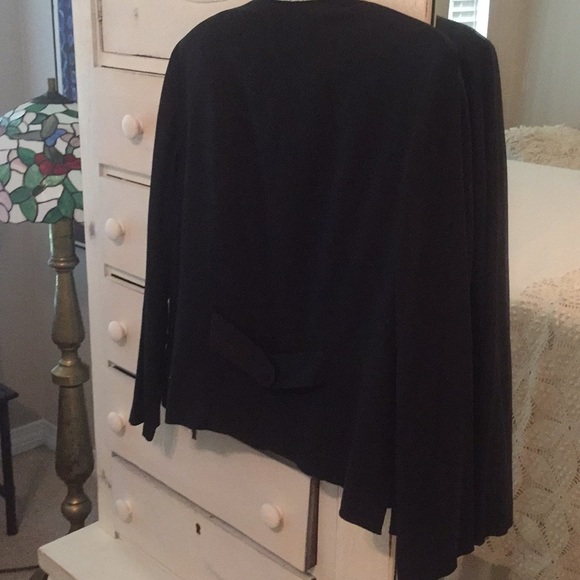 ♥️ Jacket and Sleeveless Top ♥️ - Picture 4 of 8